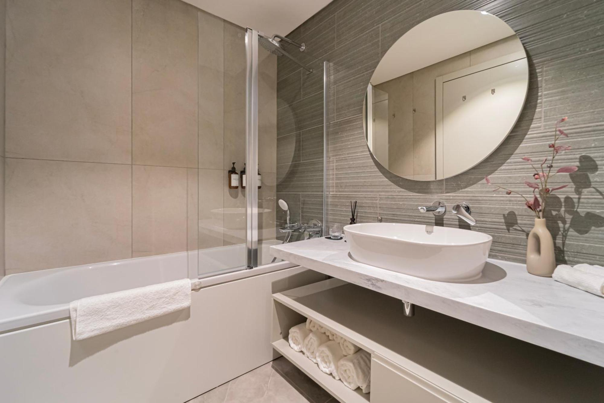 Bella Homes L Free Parking *